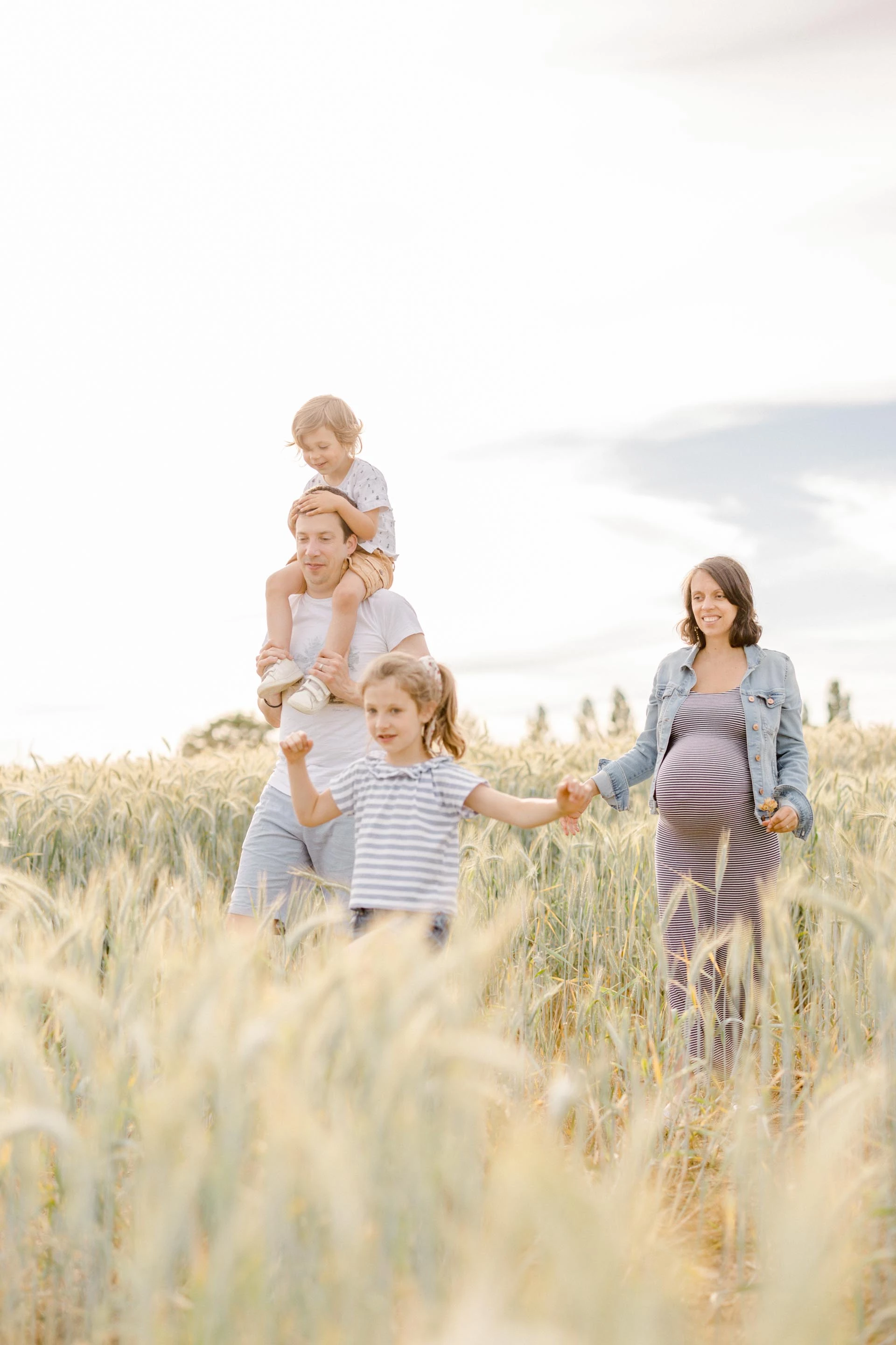 bonheur robe enfant famille champ